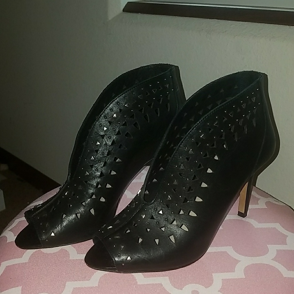 Black open toe super cute heels